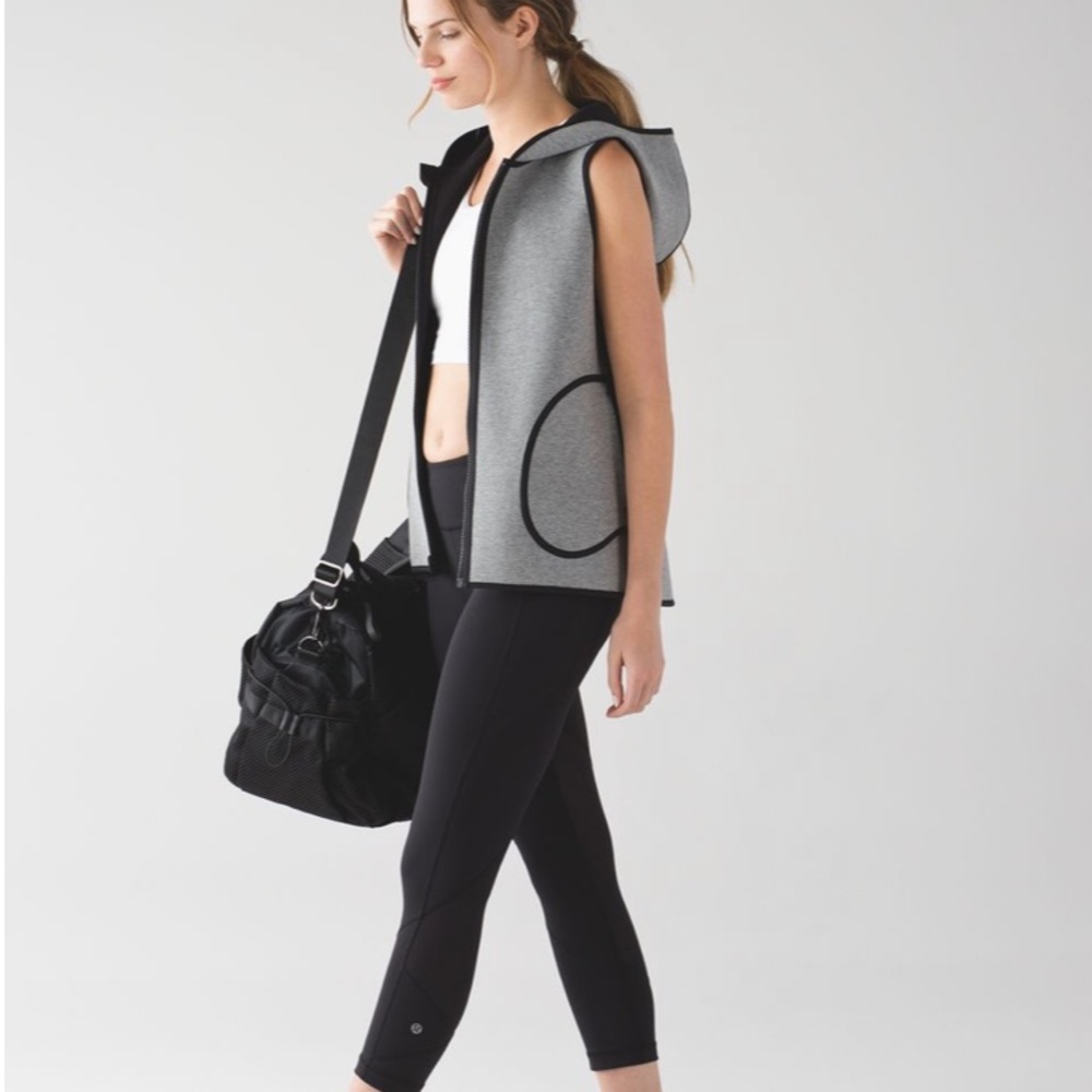 Lululemon Insculpt Reversible Vest in Black Heathered Gray 8